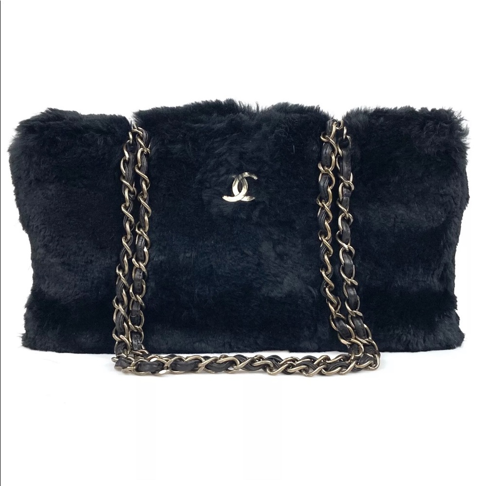 CHANEL rabbit fur shoulderbag